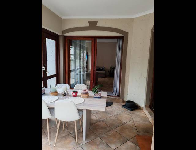 3 BEDROOM TOWNHOUSE FOR SALE IN MIDSTREAM ESTATE